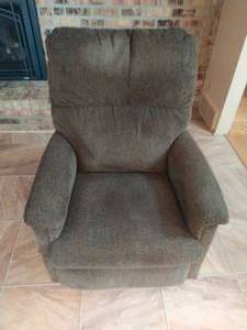 lot 14 image: La-Z Boy Recliner