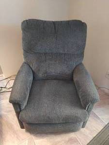 lot 15 image: La-Z Boy Recliner