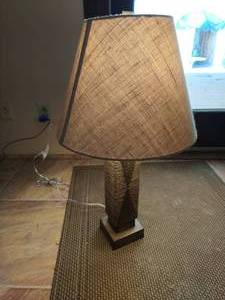 lot 17 image: Table Lamp