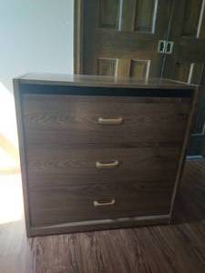 lot 25 image: End Table and Three Drawer Chest Dresser