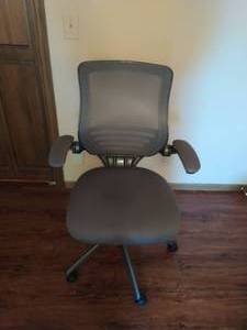 lot 30 image: Grey Office Chair