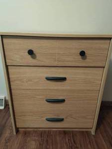 lot 33 image: Four Drawer Chest Dresser