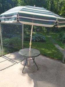 lot 34 image: Patio Table with Umbrella