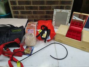 lot 153 image: Collection of Pet Related items