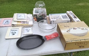 lot 112 image: Collection Of Kitchen Items