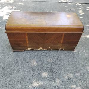 lot 243 image: Lane Chest