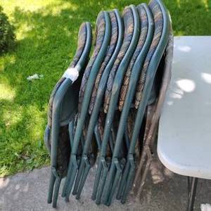 lot 259 image: Folding Chairs And Outdoor Lawn Chair