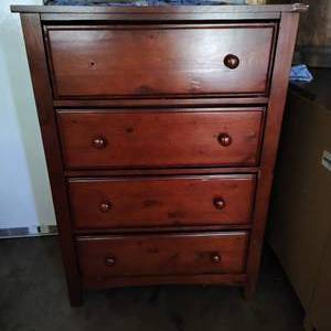lot 264 image: Four Drawer Dresser