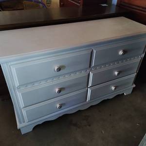 lot 270 image: Six Drawer Lowboy Style Dresser