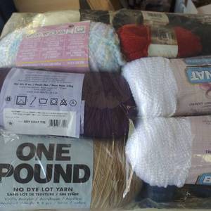 lot 277 image: Yarn & Fabric