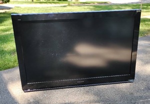 lot 284 image: Panasonic 32 TV