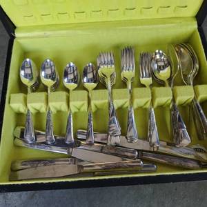 lot 295 image: Revelation Silver Plate Silverware Set