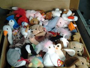 lot 1 image: Box lot of beanie babies both stand...