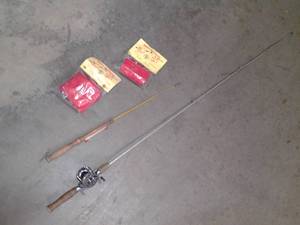 lot 4 image: 2 ice fishing rods with 2 brand new...