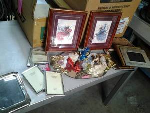 lot 20 image: Is stack of assorted picture frames...