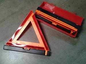 lot 24 image: Warning triangle flare kit model 10...