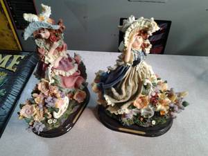 lot 34 image: Set of 2 Giovanni collection lady w...