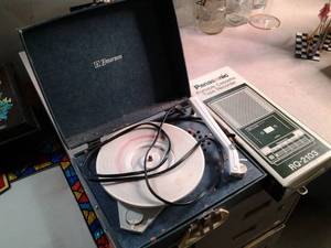 lot 35 image: Vintage Emerson record player in se...