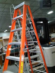 lot 46 image: 8 Louisville a frame folding ladde...
