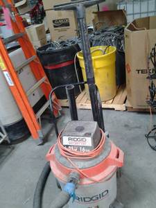 lot 47 image: 16 gallon Ridgid wet dry vac with 6...