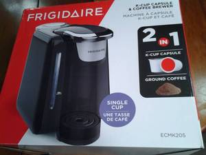 lot 68 image: Frigidaire 2-in-1 Single K-cup and ...