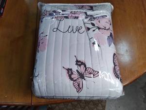 lot 110 image: Lovely wings FullQueen Reversible ...
