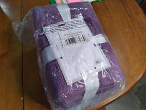 lot 112 image: Baltic Line home 24 piece Bath towe...