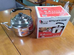 lot 132 image: 4L Stainless Whistling WaterTea Ke...