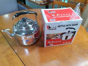 lot 133 image: 4L Stainless Whistling WaterTea Ke...