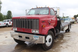 lot 88 image: 1986 GMC TopKick C7000 C Series Flatbed