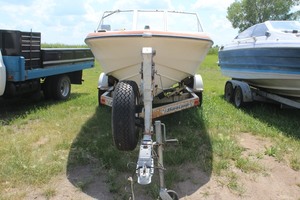 lot 70 image: 1976 Glastron Crestflite Boat  Trailer