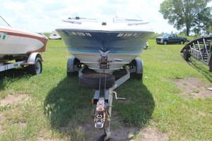 lot 82 image: 1989 Bayliner Boat  Trailer