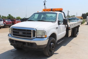 lot 53 image: 2003 Ford F550 Super Duty 4X4 7.3L POWERSTROKE Diesel 19 Vulcan Car Carrier - 123,810 Miles