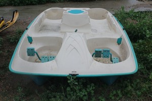 lot 72 image: Paddle Boat