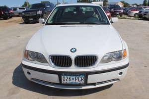 lot 49 image: 2003 BMW 3 Series 330xi - ONE OWNER - AWD