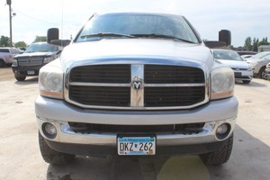 lot 45 image: 2006 Dodge Ram 2500 SLT Cummins Diesel 4x4 - 2 OWNERS