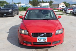 lot 33 image: 2005 Volvo S40 T5 AWD - ONE OWNER - 6 Speed Manual