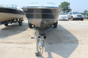 lot 23 image: 1991 Blue Fin Spectrum 1950 Boat  Trailer  Motor