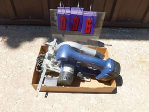 Cordless circular saw with battery & charger. Tested & works. As shown.