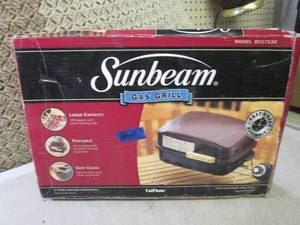 lot 42 image: (EW6) Sunbeam Gas Grill New...