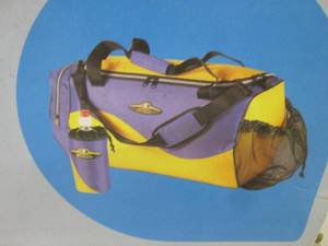 lot 43 image: (EW5) Champion 2-Piece Sport Bag Se...