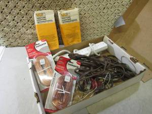lot 58 image: (D-3) Power Cords Speaker Wire Ligh...