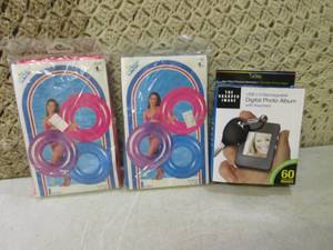 lot 80 image: (EC1) Digital Photo Album Keychain ...