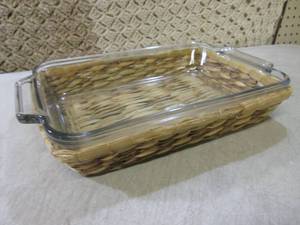 lot 82 image: (RM1) Anchor Ovenware Dish with Wic...
