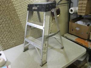 lot 102 image: (RM5) Gorilla Ladders Aluminum Step...
