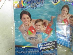 lot 108 image: (F-0) Lot of 10 Inflatable Arm Band...