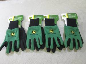lot 113 image: (EC1) 4 Youth Size John Deere Work ...