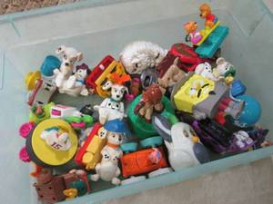 lot 122 image: (RM2) Assorted Vintage Little Toys...