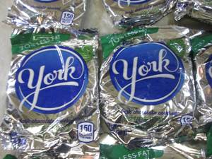 lot 129 image: (B-3) 20 York Peppermint Patties Pa...