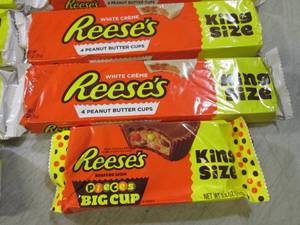 lot 131 image: (B-1) 12 King Size Reeses Peanut Bu...
